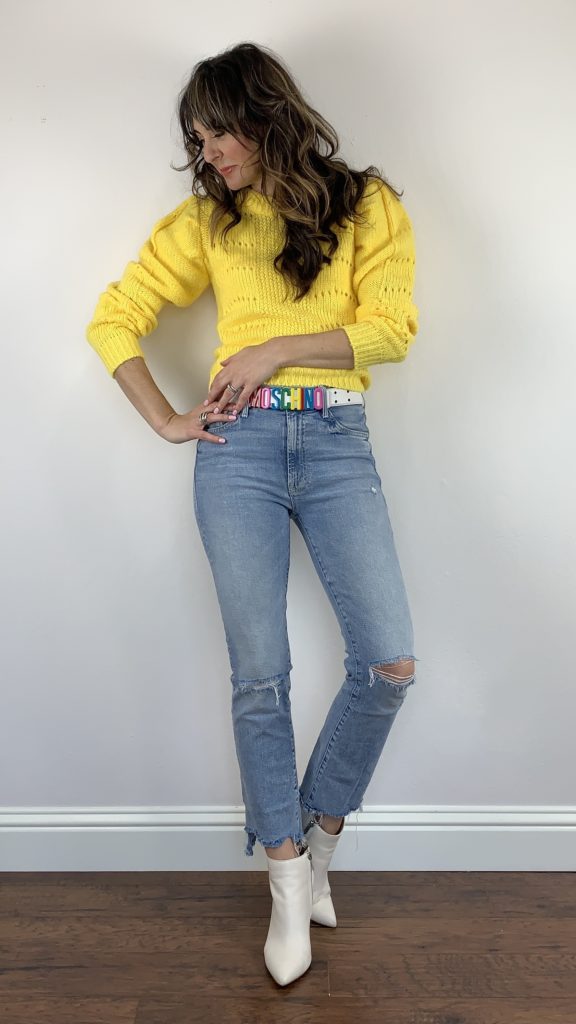 yellow sweater
belt
white boots
mother jeans

