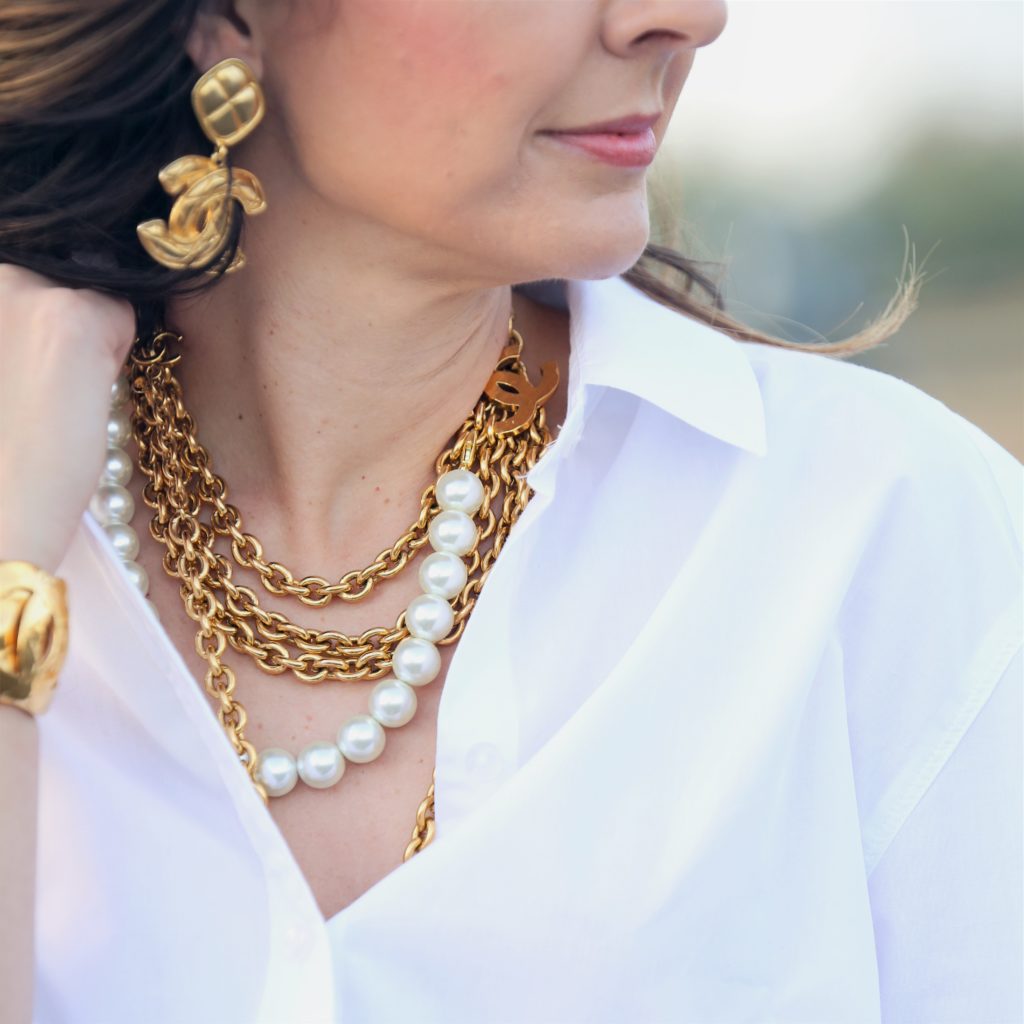 jennifer sattler stylist 
white blouse
white button up
chain necklaces
layered chain necklace
Chanel necklace
Chanel earrings
crisp white blouse
pearl and chains
