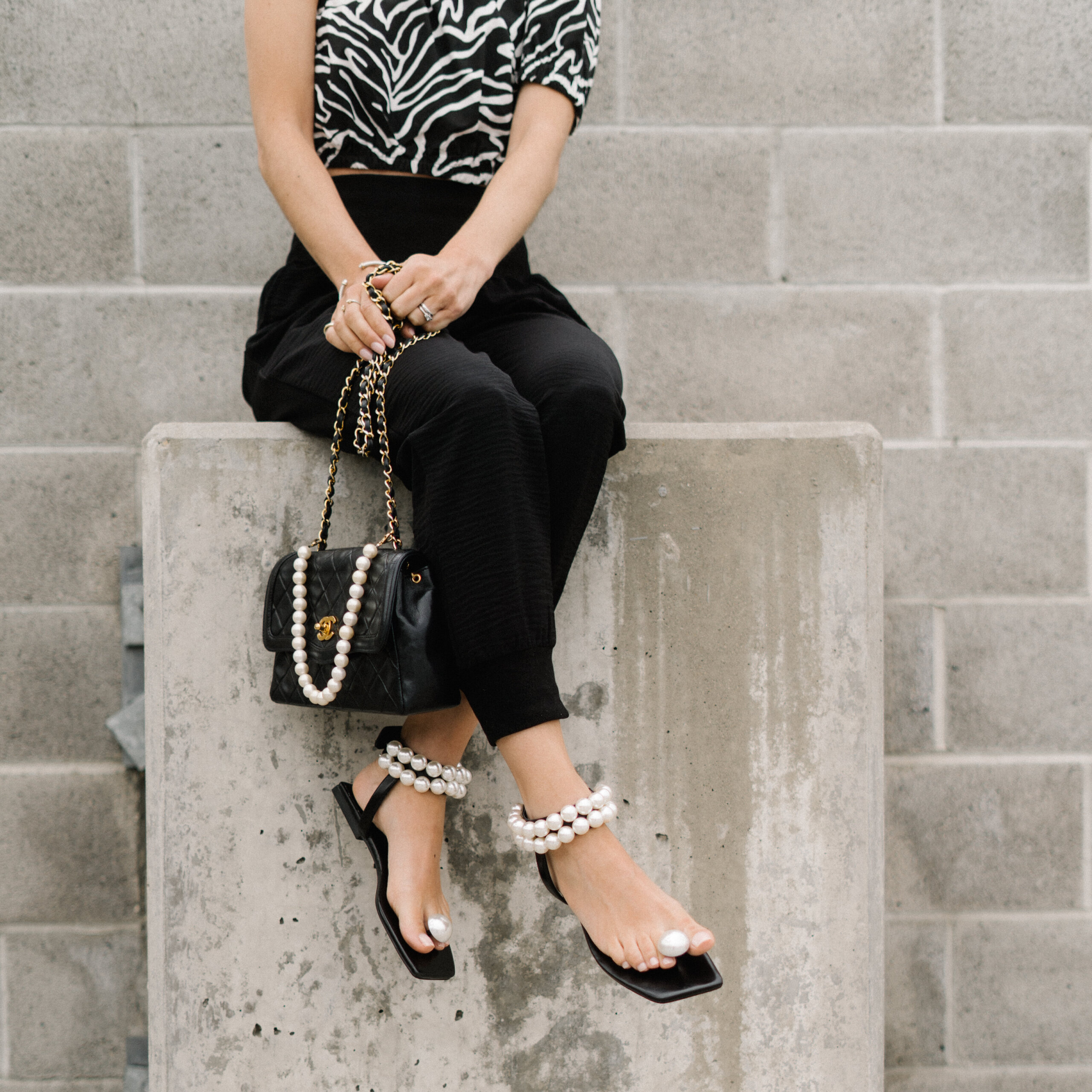 BLACK AND WHITE OUTFITS FOR SUMMER