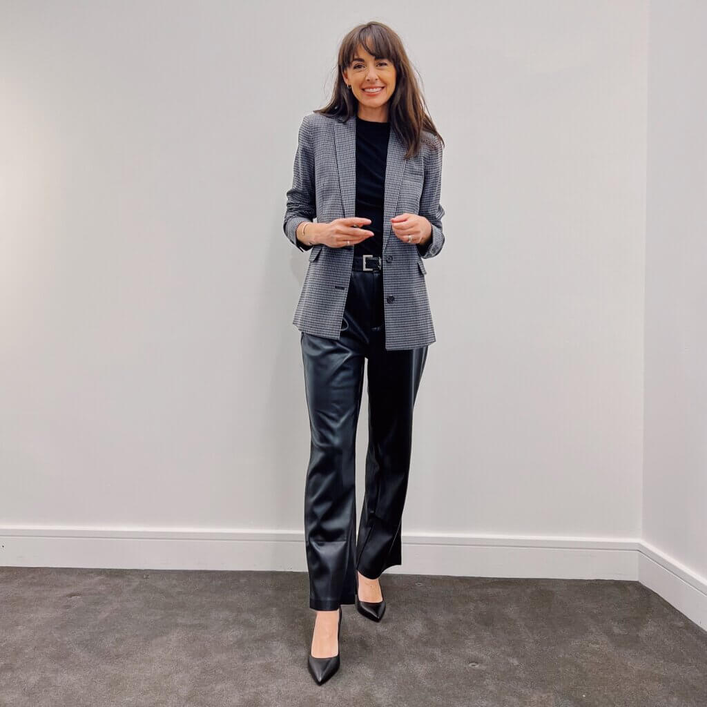 Minimalistic winter work capsule wardrobe blazer outfits= Blazer outfit - leather and vegan leather pants