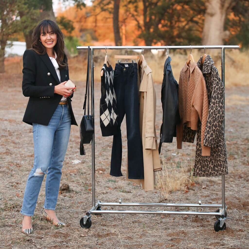 ORGANIZE YOUR CLOSET SO YOU CAN EASILY MAKE OUTFITS THIS WINTER