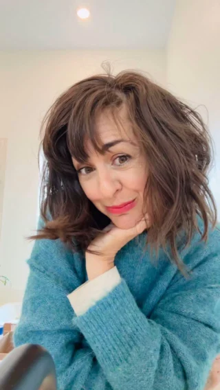 I should do it more often. With this tool it only takes 5 minutes! 

#notabeautyblogger #howtostulewavyhair #howtogrowoutyourhair

Comment HAIR below to receive a DM with the link to shop this post on my LTK ⬇ https://liketk.it/5cCL6